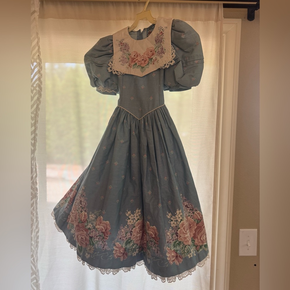 VINTAGE DAISY KINGDOM Girls Dress Size 8 Roses Lilacs Tea Length Factory Made